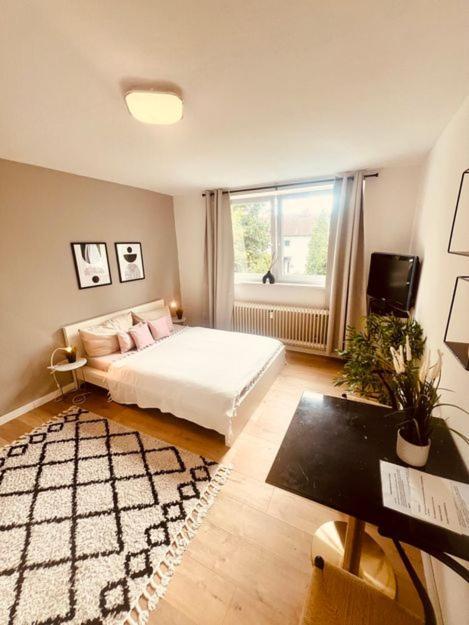 Ferienwohnung an der Uniklinik mit eigener Küche und renoviertem Badezimmer Homburg  Exterior foto